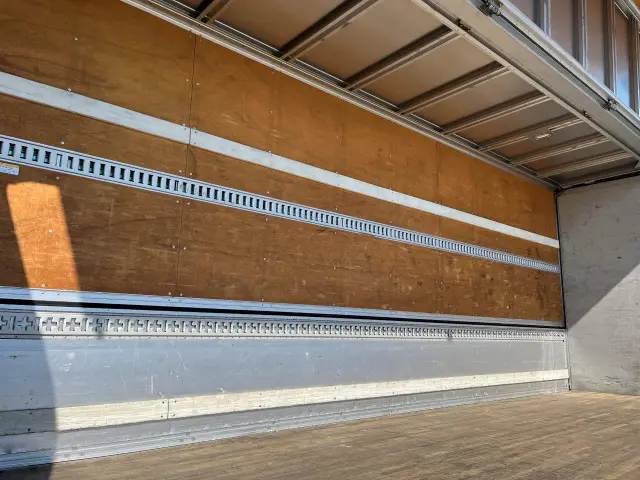 いすゞ フォワード TKG-FRR90S2(2WD)の写真8