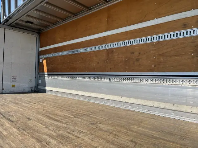 いすゞ フォワード TKG-FRR90S2(2WD)の写真9