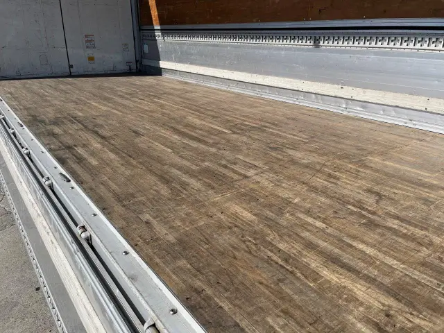 いすゞ フォワード TKG-FRR90S2(2WD)の写真10