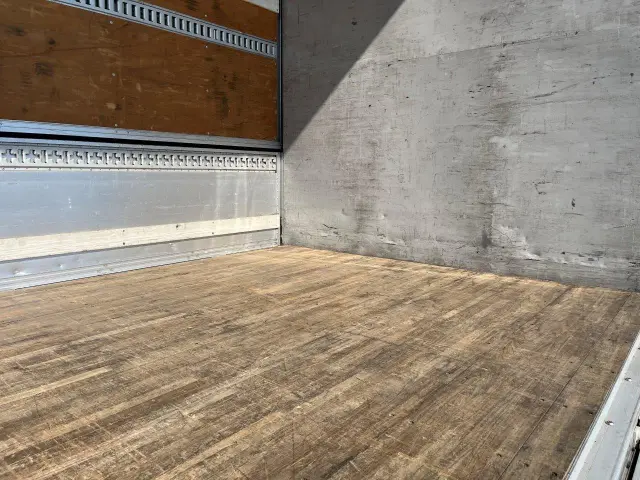 いすゞ フォワード TKG-FRR90S2(2WD)の写真11