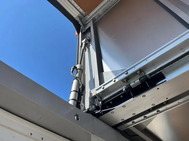 いすゞ フォワード TKG-FRR90S2(2WD)の写真14