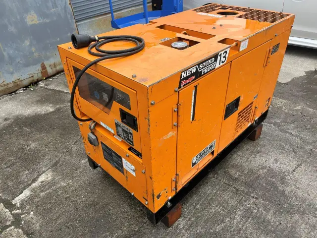 デンヨー 発電機 DCA-13SPK(未入力/関係無)の写真1