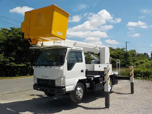 いすゞ エルフ PDG-NKR85YN(2WD)の写真1