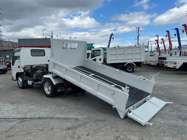 いすゞ エルフ TPG-NKR85AN(2WD)の写真5