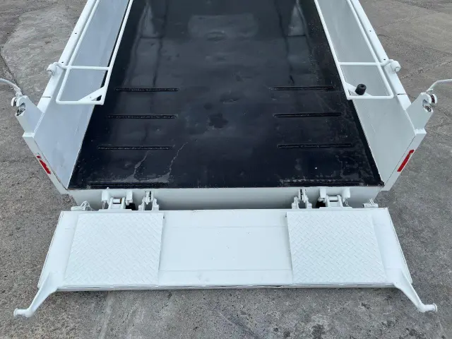 いすゞ エルフ TPG-NKR85AN(2WD)の写真7