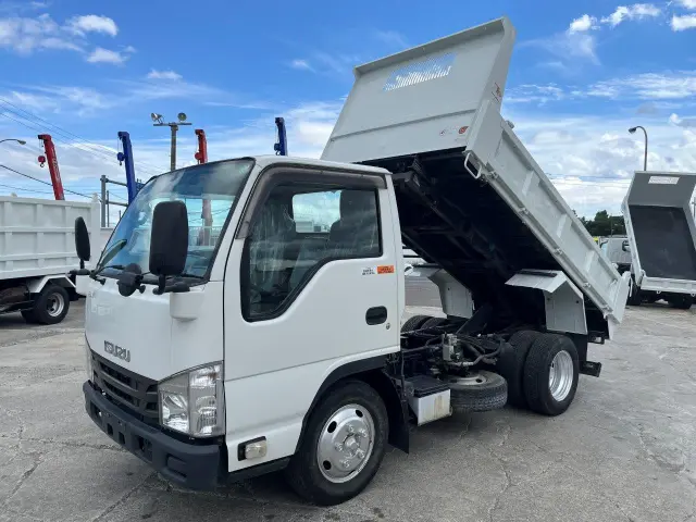 いすゞ エルフ TPG-NKR85AN(2WD)の写真11