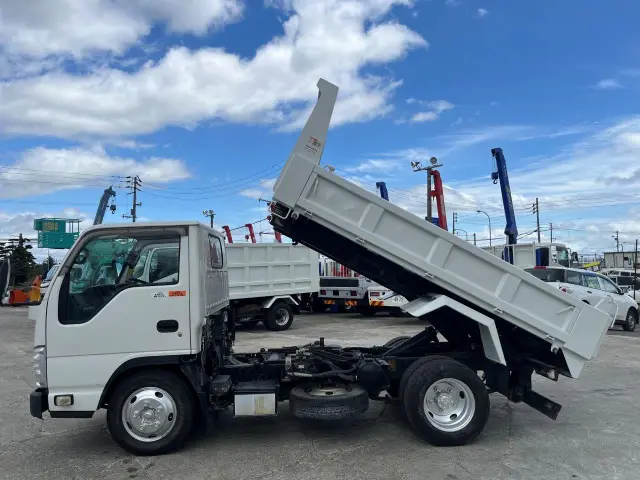 いすゞ エルフ TPG-NKR85AN(2WD)の写真15