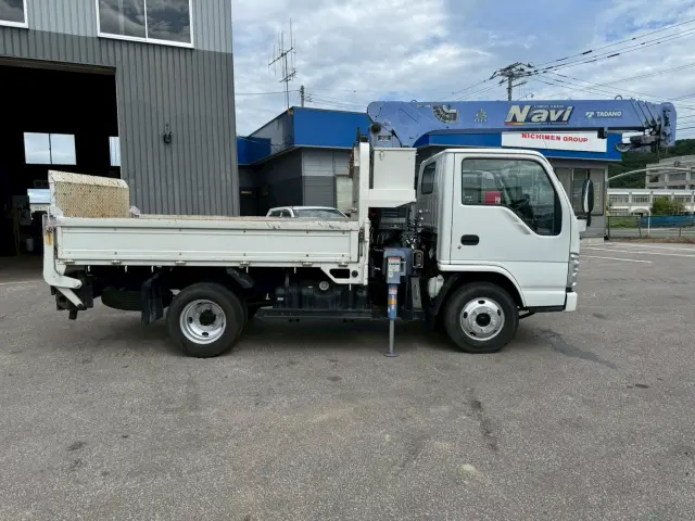 いすゞ エルフ BKG-NKR85R(2WD)の写真4