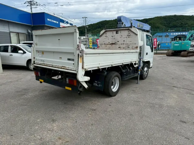 いすゞ エルフ BKG-NKR85R(2WD)の写真5