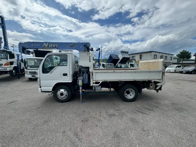 いすゞ エルフ BKG-NKR85R(2WD)の写真8