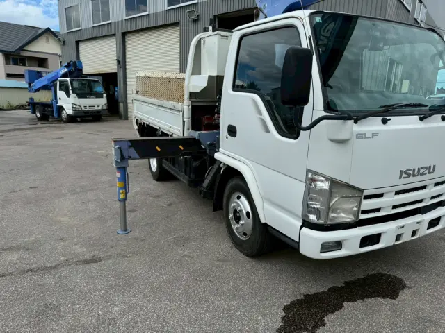 いすゞ エルフ BKG-NKR85R(2WD)の写真10