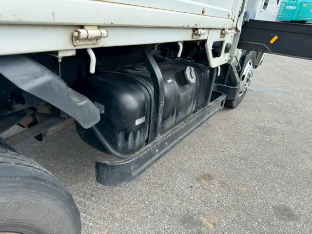 いすゞ エルフ BKG-NKR85R(2WD)の写真11