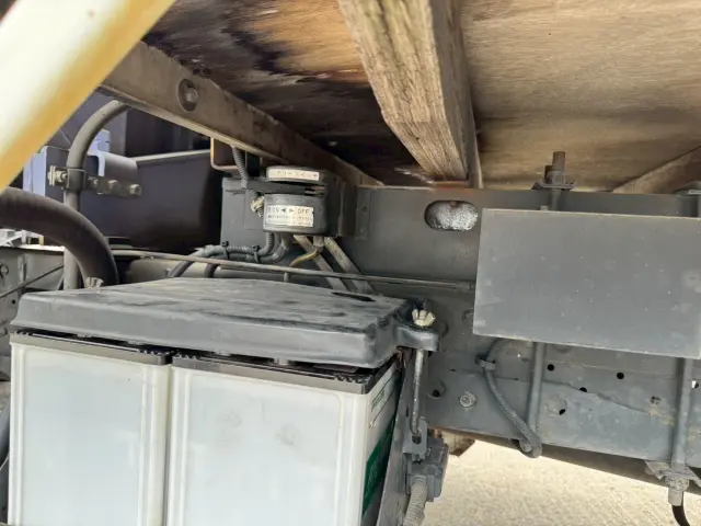 いすゞ エルフ BKG-NKR85R(2WD)の写真21