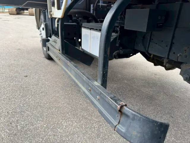 いすゞ エルフ BKG-NKR85R(2WD)の写真22