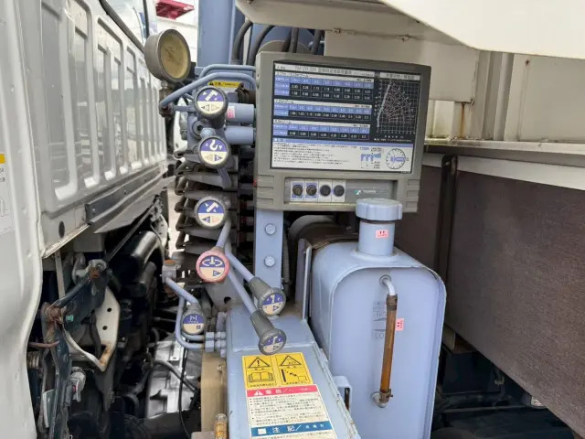 いすゞ エルフ BKG-NKR85R(2WD)の写真23