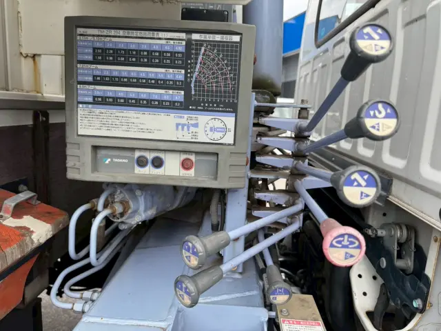 いすゞ エルフ BKG-NKR85R(2WD)の写真24