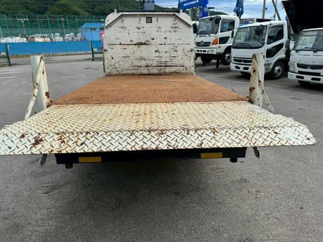 いすゞ エルフ BKG-NKR85R(2WD)の写真29