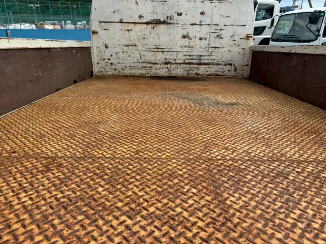 いすゞ エルフ BKG-NKR85R(2WD)の写真35