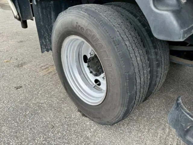 いすゞ エルフ BKG-NKR85R(2WD)の写真40