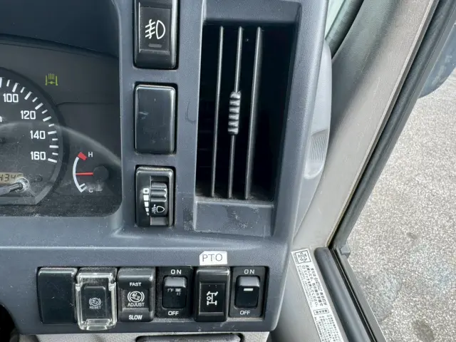 いすゞ エルフ BKG-NKR85R(2WD)の写真47