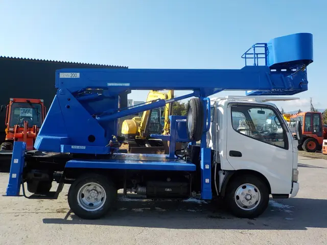 日野 デュトロ BDG-XZU304E(2WD)の写真4