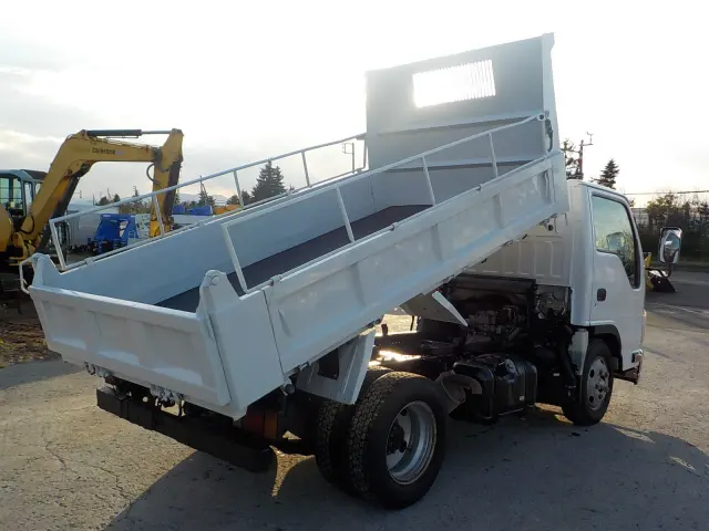 いすゞ エルフ TKG-NKR85AD(2WD)の写真5