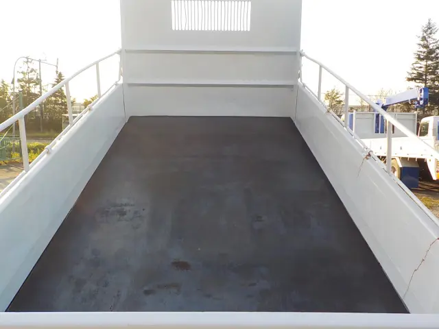 いすゞ エルフ TKG-NKR85AD(2WD)の写真9