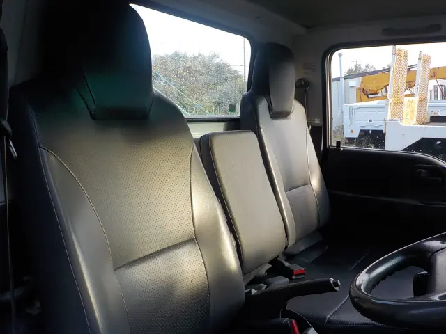 いすゞ エルフ TKG-NKR85AD(2WD)の写真34