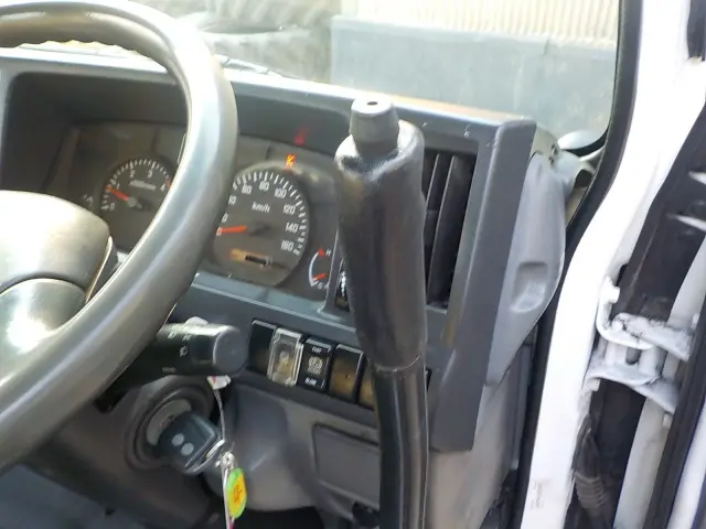 いすゞ エルフ TKG-NKR85AD(2WD)の写真36