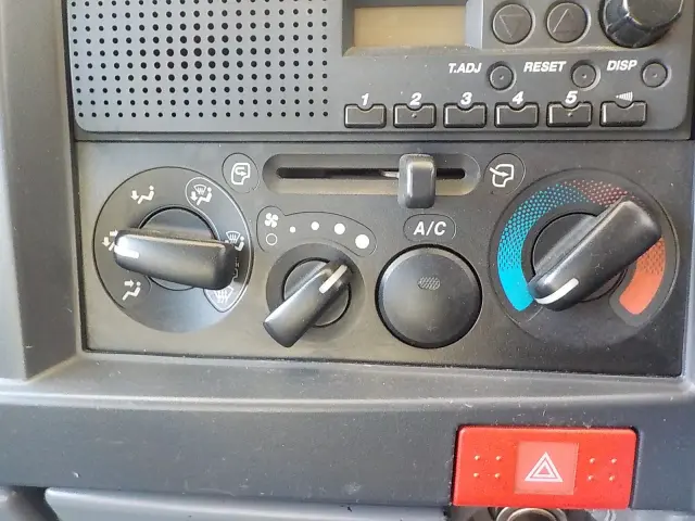 いすゞ エルフ TKG-NKR85AD(2WD)の写真39