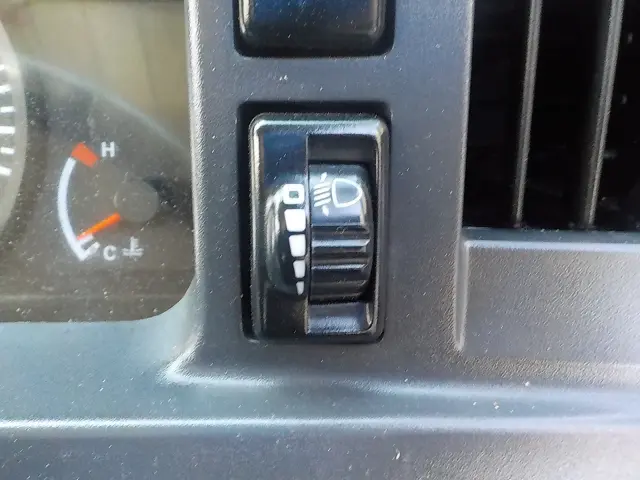 いすゞ エルフ TKG-NKR85AD(2WD)の写真42