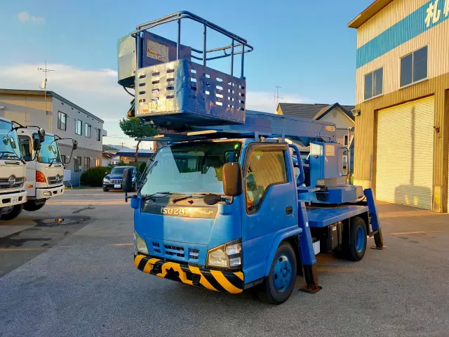 いすゞ エルフ PB-NKR81Nの写真1