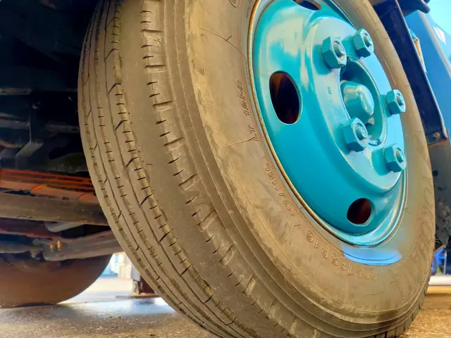 いすゞ エルフ PB-NKR81Nの写真25