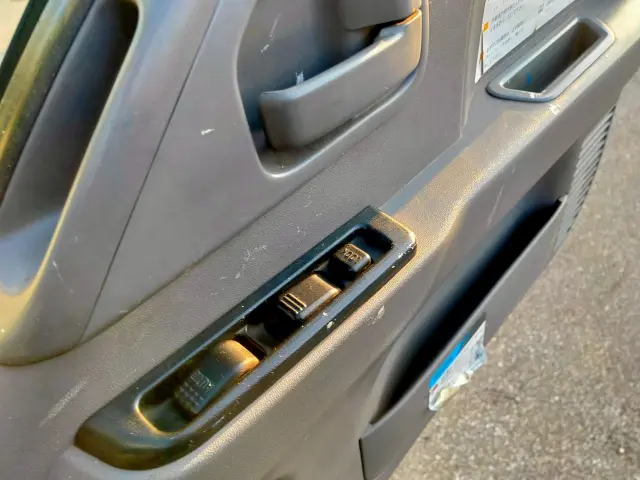 いすゞ エルフ PB-NKR81Nの写真32