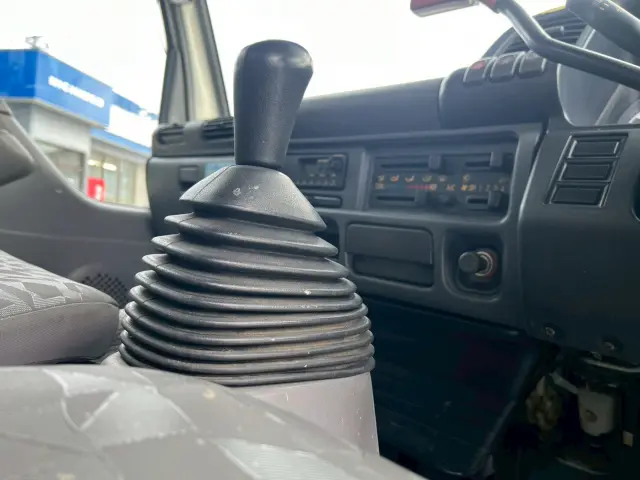 いすゞ エルフ PB-NKR81Nの写真38