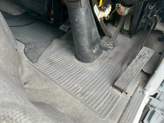 いすゞ エルフ PB-NKR81Nの写真39