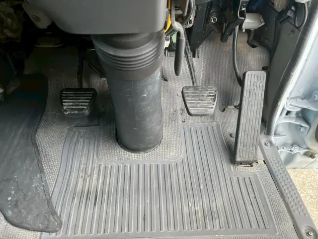 いすゞ エルフ PB-NKR81Nの写真40