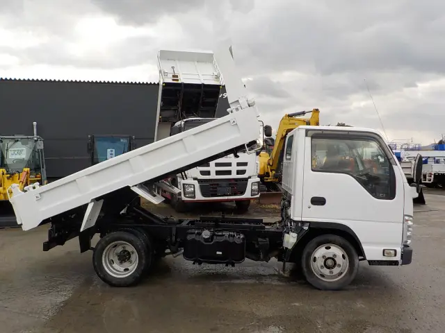 いすゞ エルフ TPG-NKR85AN(2WD)の写真4