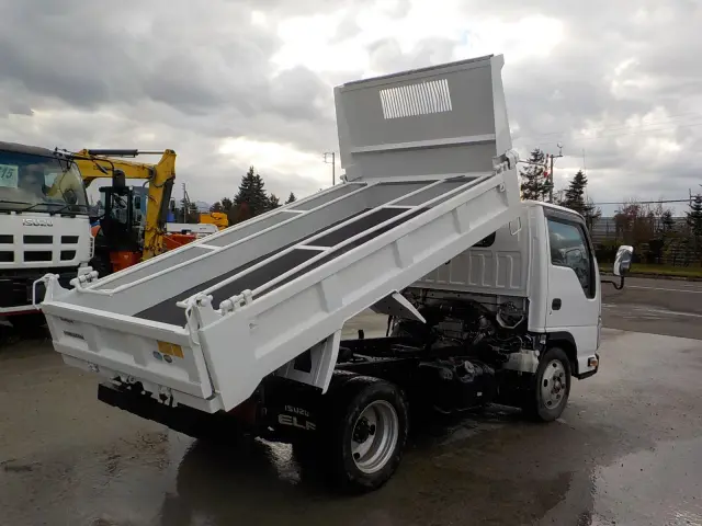 いすゞ エルフ TPG-NKR85AN(2WD)の写真5