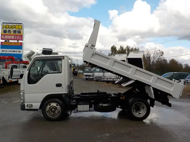 いすゞ エルフ TPG-NKR85AN(2WD)の写真8