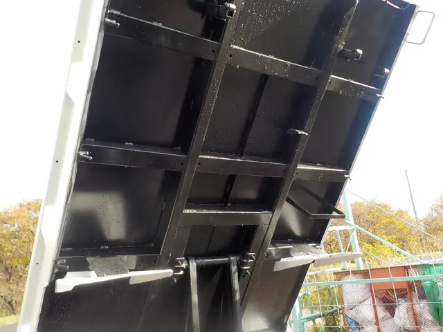 いすゞ エルフ TPG-NKR85AN(2WD)の写真32