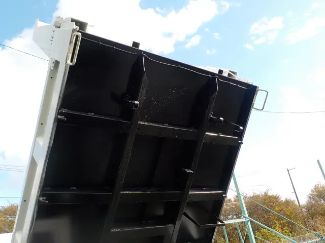 いすゞ エルフ TPG-NKR85AN(2WD)の写真33