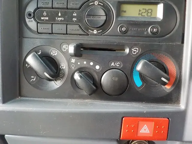 いすゞ エルフ TPG-NKR85AN(2WD)の写真41