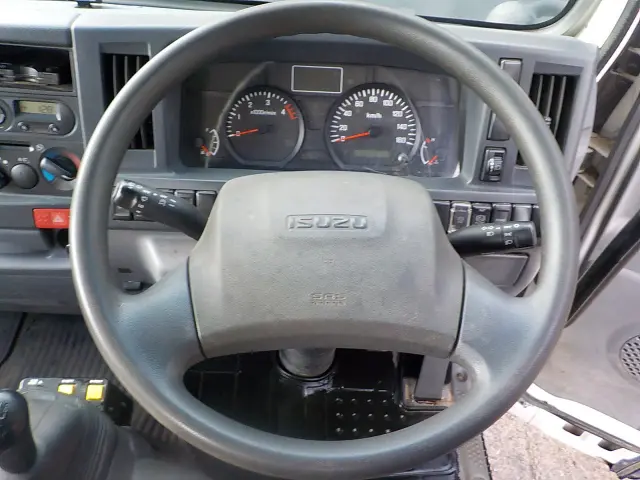いすゞ エルフ TPG-NKR85AN(2WD)の写真47