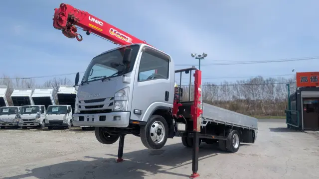 いすゞ エルフ TRG-NPR85AR(2WD)の写真1