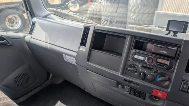 いすゞ エルフ TRG-NPR85AR(2WD)の写真37