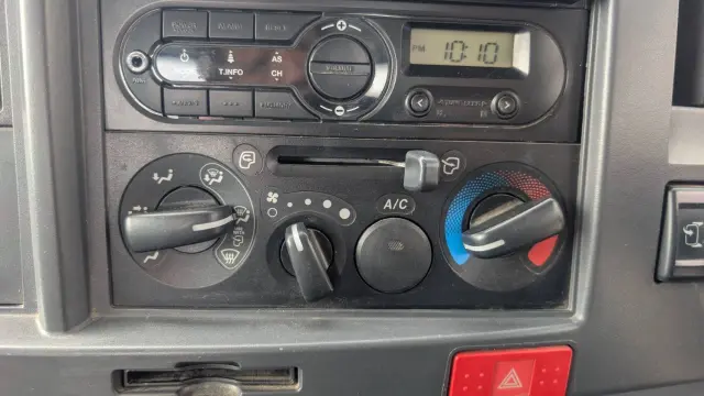 いすゞ エルフ TRG-NPR85AR(2WD)の写真40