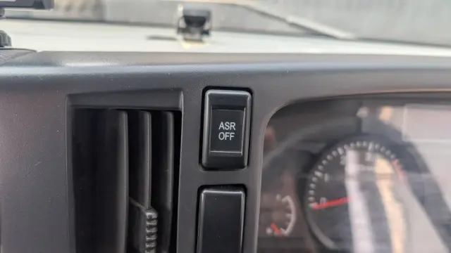 いすゞ エルフ TRG-NPR85AR(2WD)の写真42