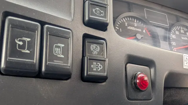 いすゞ エルフ TRG-NPR85AR(2WD)の写真45