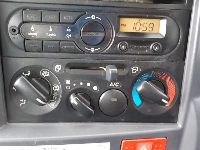 いすゞ エルフ TPG-NJR85AD(2WD)の写真42